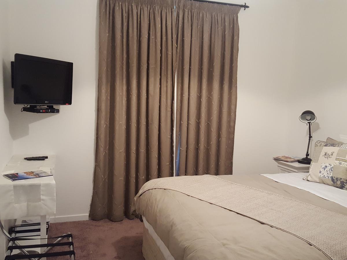 Bed and Breakfast Cromwell Lakeside B N B Экстерьер фото